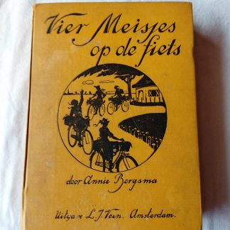 Vier meisjes op de fiets