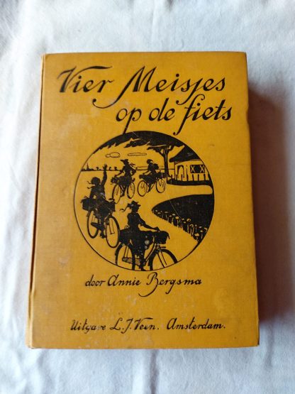 Vier meisjes op de fiets