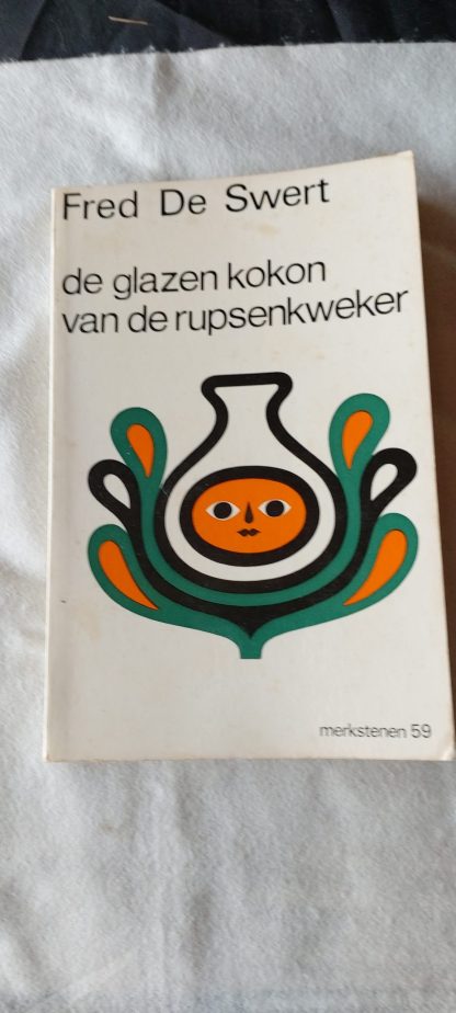 De glazen kokon van de rupsenkweker
