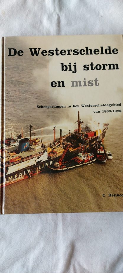 De Westerschelde bij storm en mist