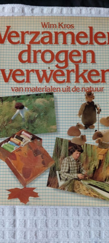 Verzamelen drogen verwerken van materialen uit de natuur