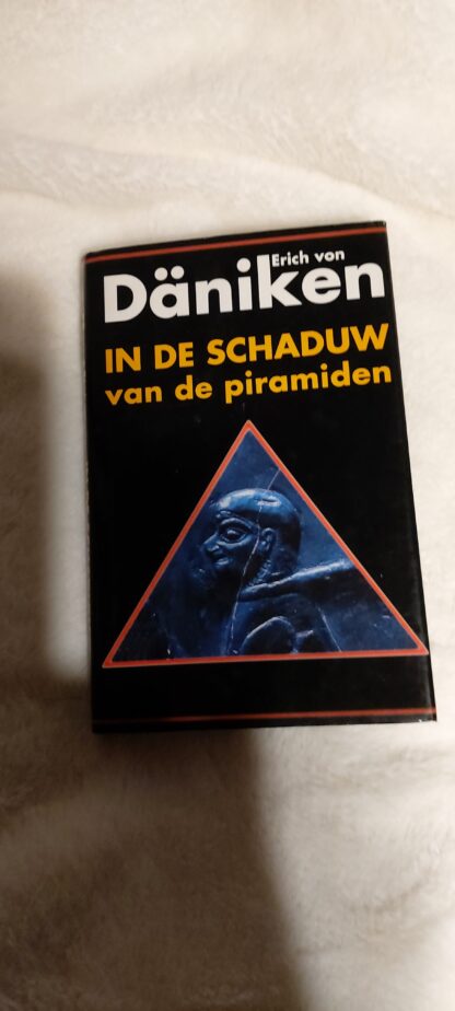 In de  schaduw van de piramiden